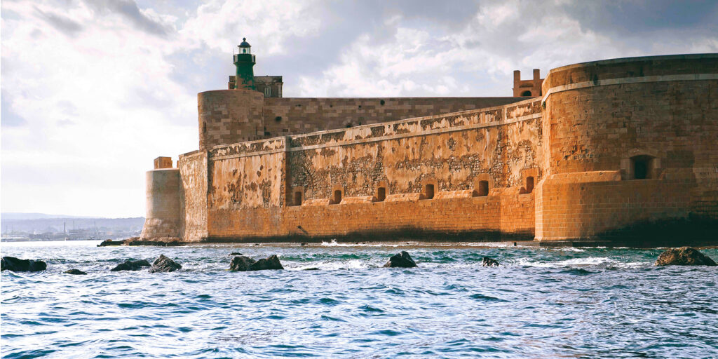 Hotel il Duomo Siracusa Ortigia castello Maniace visto dal mare